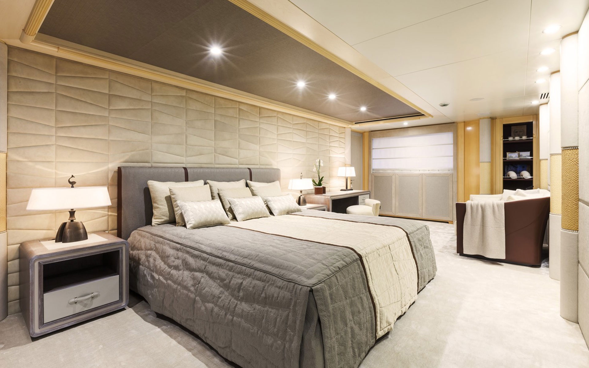 Privateyacht Amoremio Cover