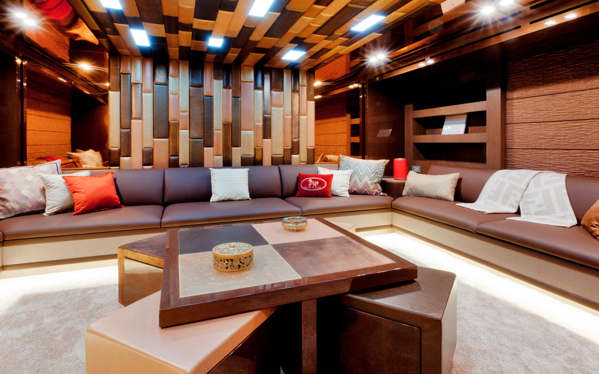 Privateyacht Ferrettigroup Cover